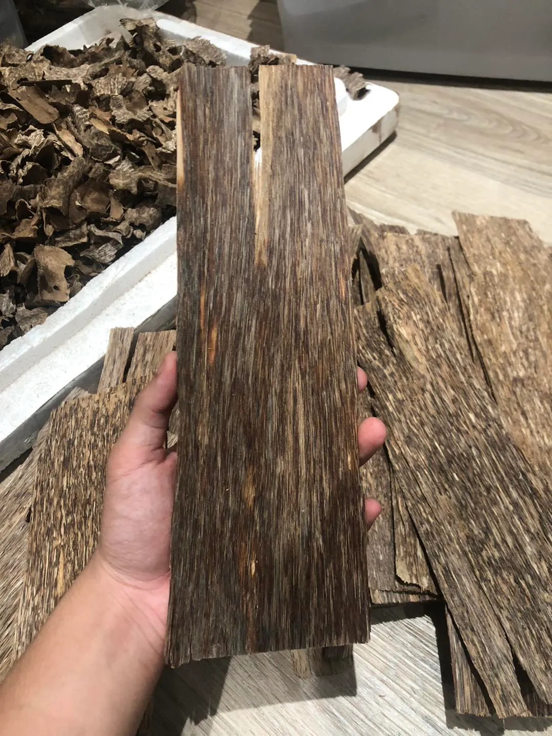 Vietnamese Agarwood Slabs – Premium “Sanh” with Single-Side Oil Layer